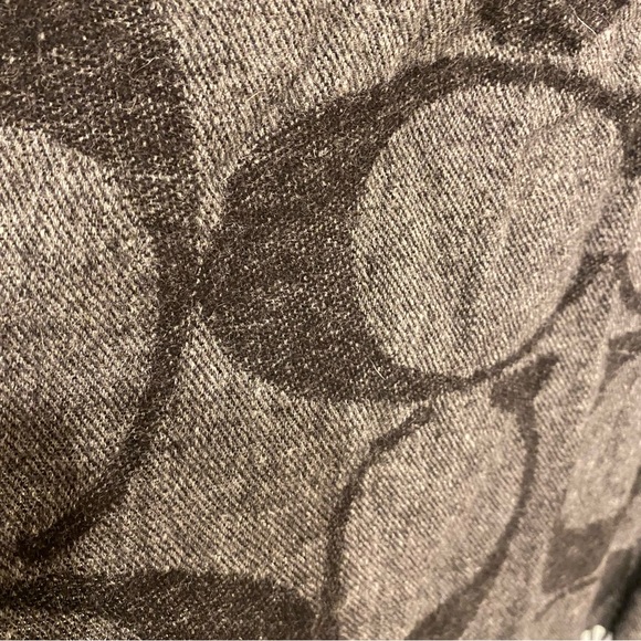 Coach signature Wool and cashmere muffler - Picture 2 of 2